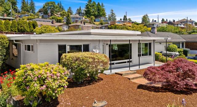 Photo of 12138 Shorewood Dr SW, Burien, WA 98146