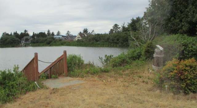 Photo of 212 S Razor Clam Dr SW, Ocean Shores, WA 98569