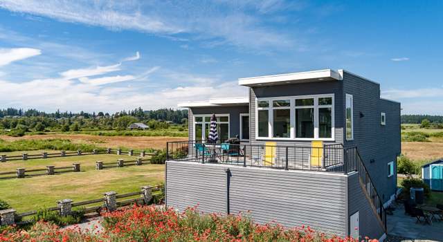 Photo of 2573 Sunlight Beach Rd, Clinton, WA 98236