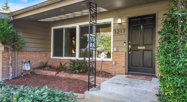 Photo of 3217 W Elmore St, Seattle, WA 98199
