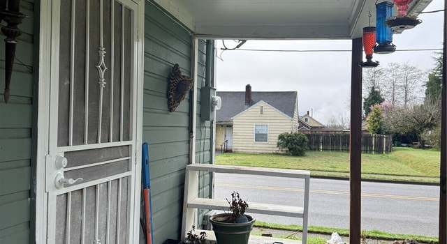 Photo of 1102 Water St, Raymond, WA 98577