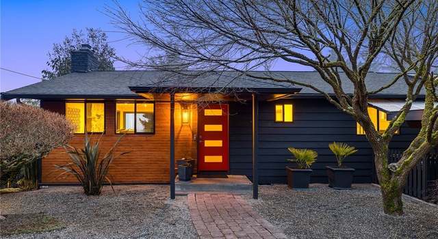 Photo of 11712 Sunrise Dr NE, Bainbridge Island, WA 98110