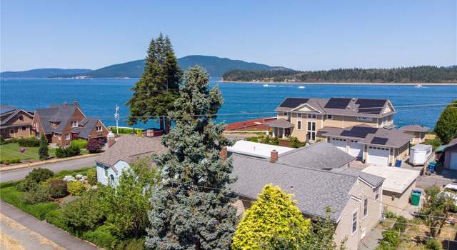 Photo of 2114 10th St, Anacortes, WA 98221