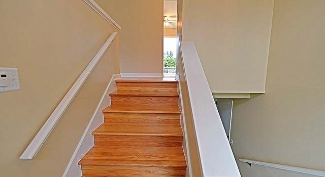 Photo of 18584 Burke Ave N, Shoreline, WA 98133