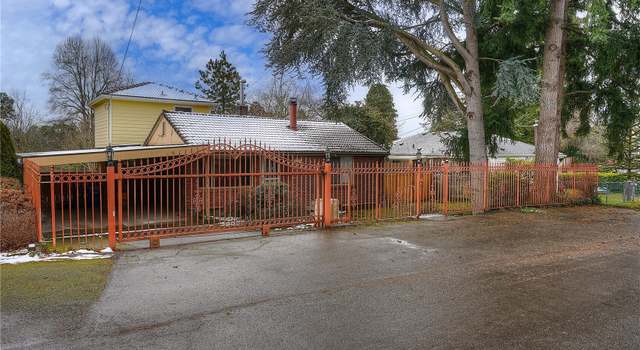 Photo of 3559 SW Ocean View Dr, Seattle, WA 98146