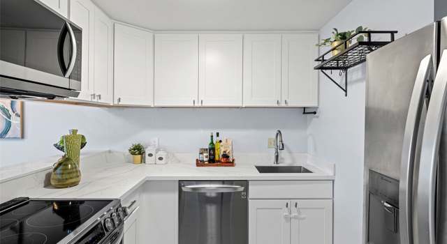 Photo of 3950 Lake Washington Blvd SE Unit 10D, Bellevue, WA 98006