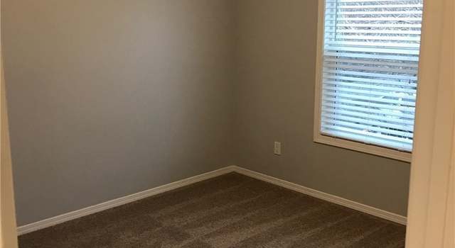 Photo of 952 SE Ely St, Oak Harbor, WA 98277