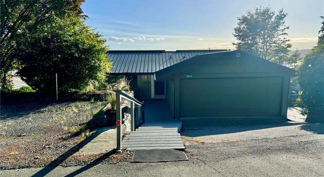 Photo of 6814 Hemlock Dr NW, Marysville, WA 98271