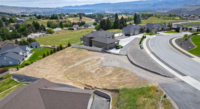 Photo of 858 Autumn Crest Dr, Wenatchee, WA 98801