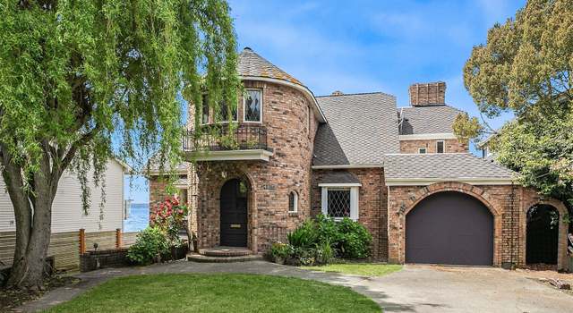 Photo of 4815 Beach Dr SW, Seattle, WA 98116