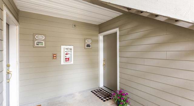 Photo of 18501 SE Newport Way Unit L-150, Issaquah, WA 98027