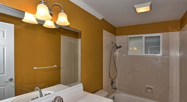 Photo of 1729 215th St SW, Lynnwood, WA 98036