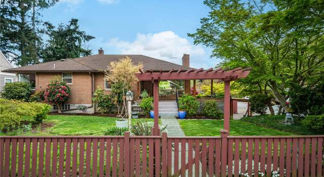 Photo of 3805 NE 110th St, Seattle, WA 98125