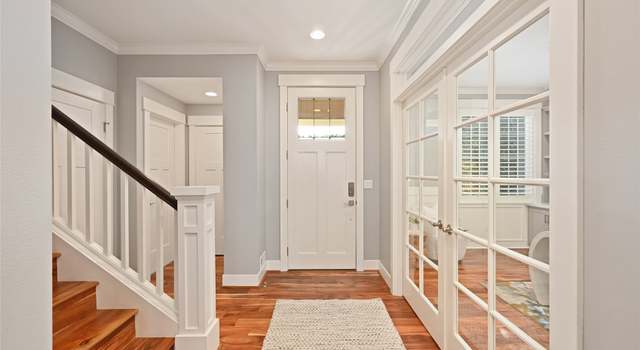 Photo of 3902 W Briarcliff Ln, Seattle, WA 98199