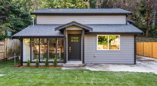 Photo of 3718 W Arsenal Way, Bremerton, WA 98312