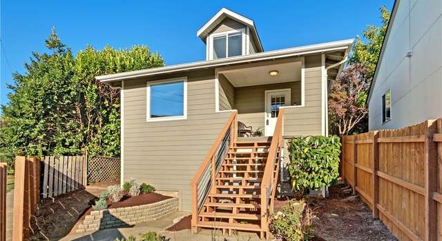 Photo of 4727 SW Admiral Way, Seattle, WA 98116