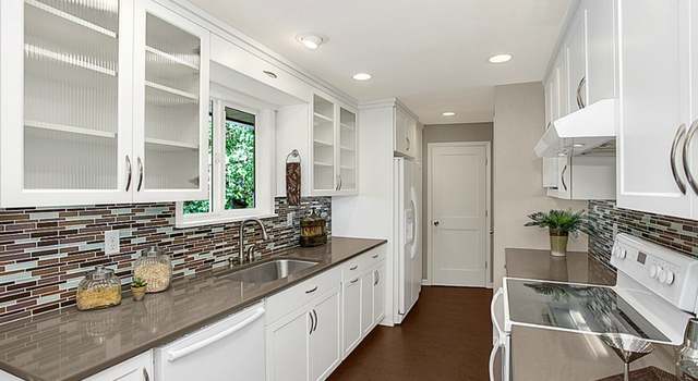 Photo of 1003 NE 126th St, Seattle, WA 98125