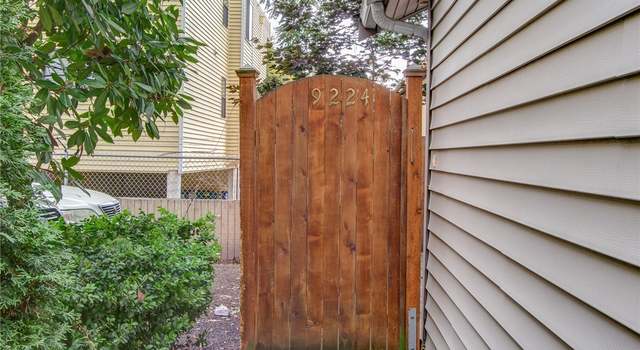 Photo of 9224 Ashworth Ave N, Seattle, WA 98103