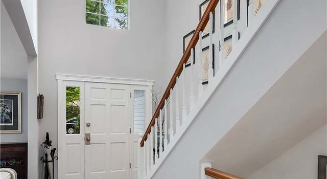 Photo of 405 12th Ave NW, Issaquah, WA 98027