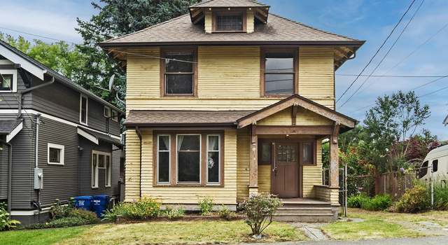 Photo of 3823 Densmore Ave N, Seattle, WA 98103