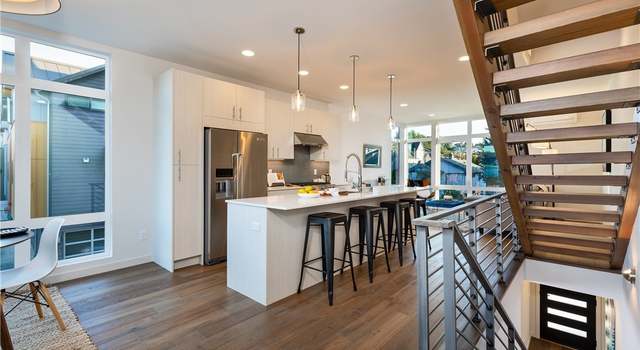 Photo of 6020 SW Admiral Way, Seattle, WA 98116
