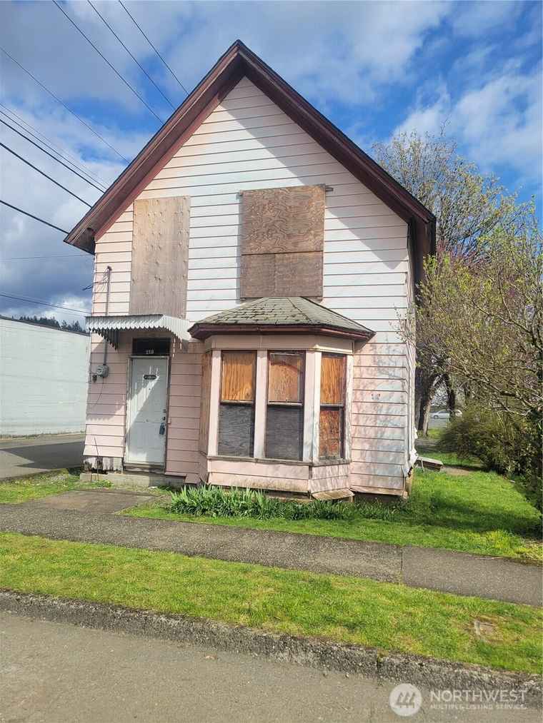 Photo of 218 S 2nd St Shelton, WA 98584
