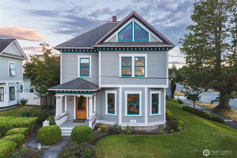 Photo of 1219 5th St Anacortes, WA 98221