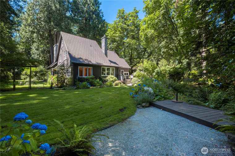 Photo of 18269 35th Ave NE Lake Forest Park, WA 98155