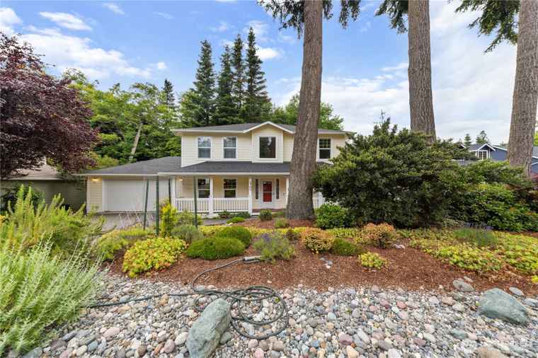 Photo of 2702 Shannon Point Rd Anacortes, WA 98221