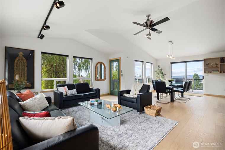 Photo of 1108 Undine St Bellingham, WA 98229