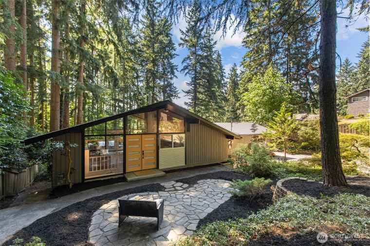 Photo of 18265 47th Pl NE Lake Forest Park, WA 98155