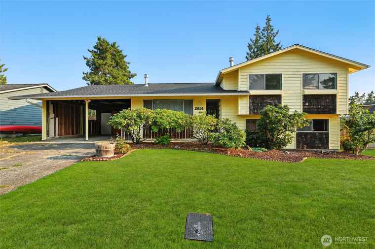 Photo of 2614 E Crestline Bellingham, WA 98226
