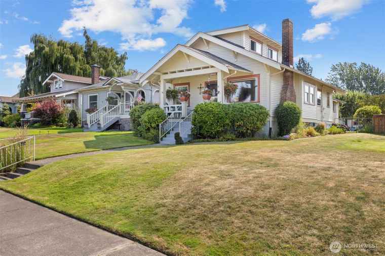 Photo of 2716 Sunset Dr Bellingham, WA 98225