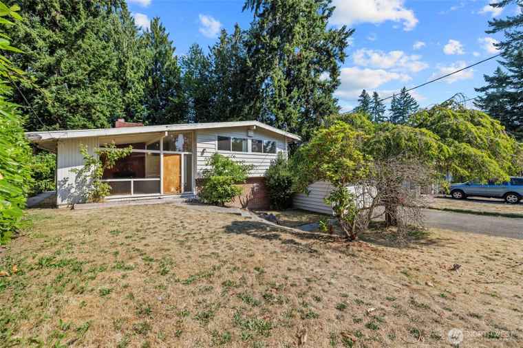Photo of 14234 SE 14th St Bellevue, WA 98007