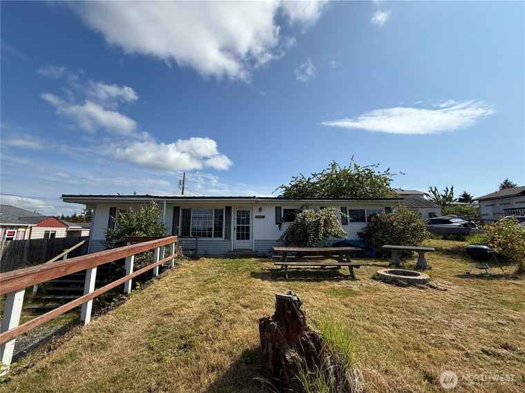 Photo of 1309 29th St Anacortes, WA 98221