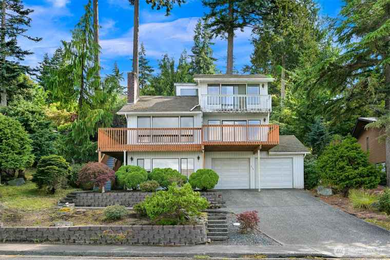 Photo of 214 Bayside Rd Bellingham, WA 98225