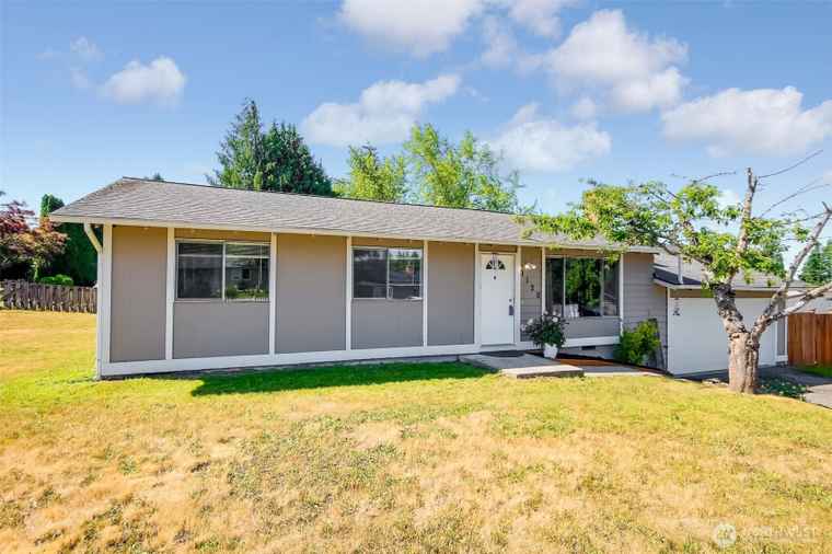 Photo of 9120 8th St SE Lake Stevens, WA 98252