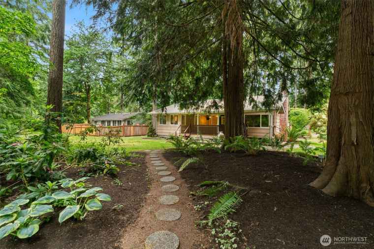 Photo of 9390 NE Wardwell Rd Bainbridge Island, WA 98110