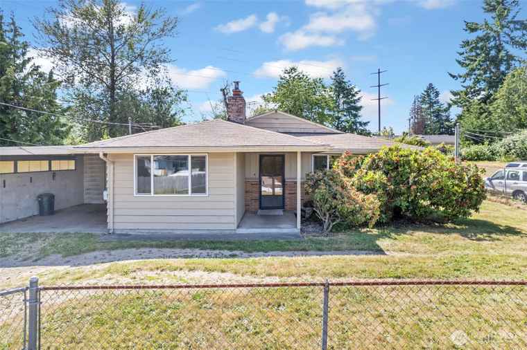 Photo of 16551 116th Ave SE Renton, WA 98058