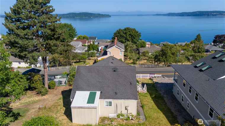 Photo of 1810 Rainier St Steilacoom, WA 98388
