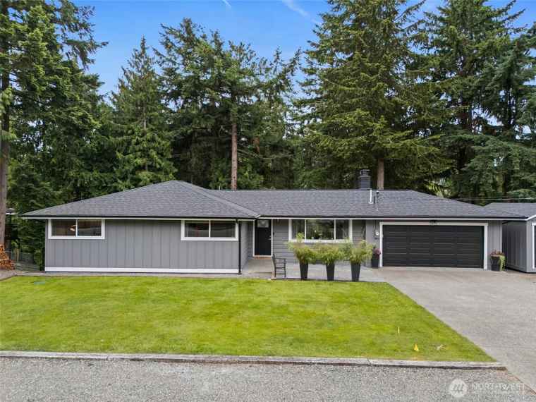 Photo of 2422 179th Ave E Lake Tapps, WA 98391