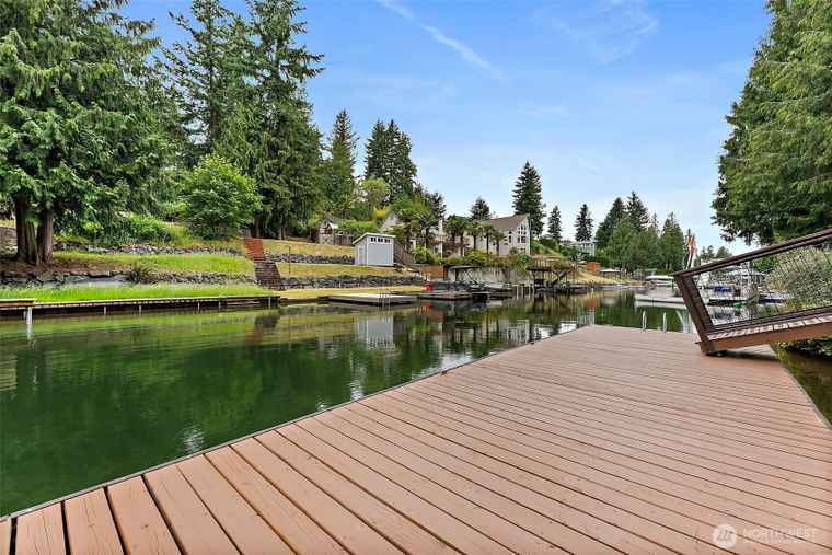 Photo of 2422 179th Ave E Lake Tapps, WA 98391