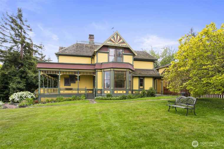 Photo of 925 Wilson St Port Townsend, WA 98368