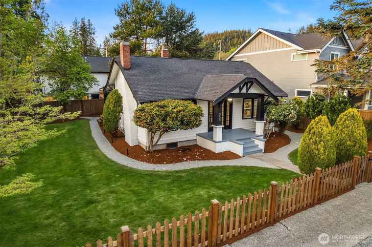 Photo of 250 NE Alder St Issaquah, WA 98027