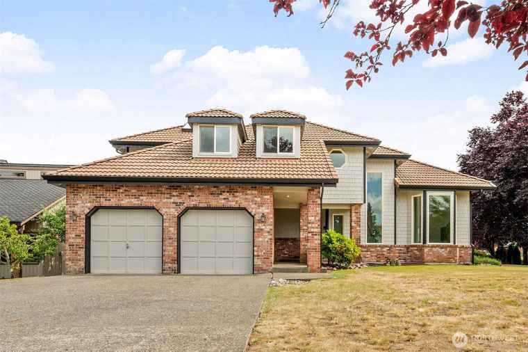 Photo of 19724 Island Pkwy E Lake Tapps, WA 98391