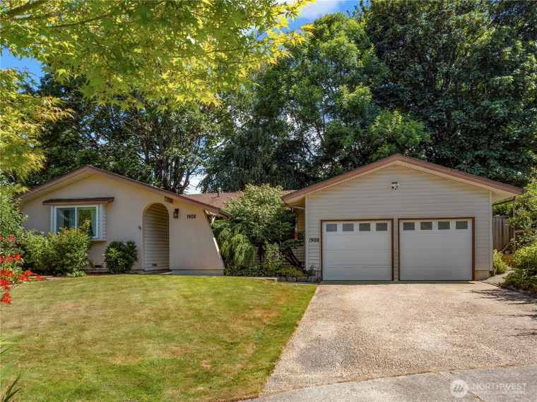 Photo of 1908 SE 21st Pl Renton, WA 98055
