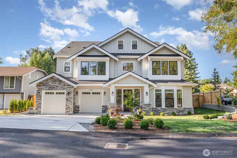 Photo of 14820 NE 70th Ct Redmond, WA 98052