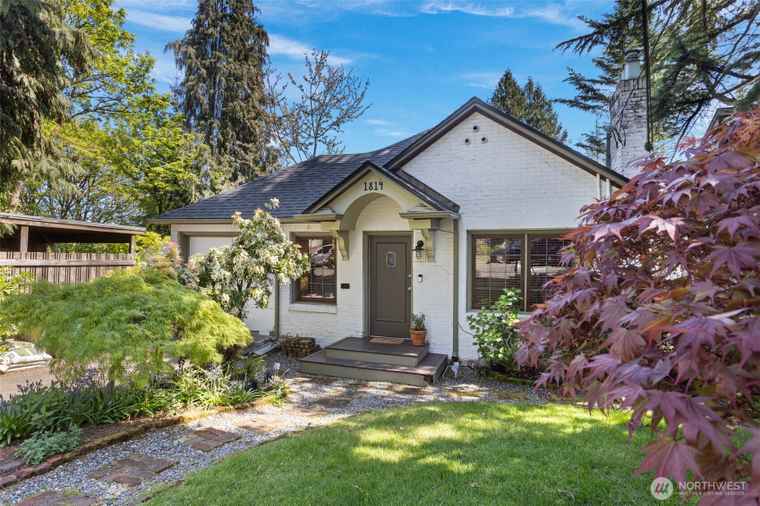 Photo of 1814 25th Ave E Seattle, WA 98112