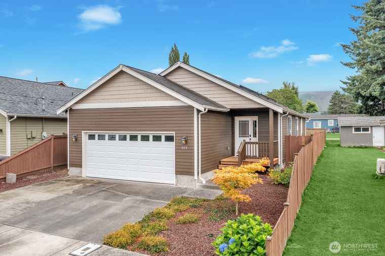 Photo of 621 Alexander St Sedro Woolley, WA 98284
