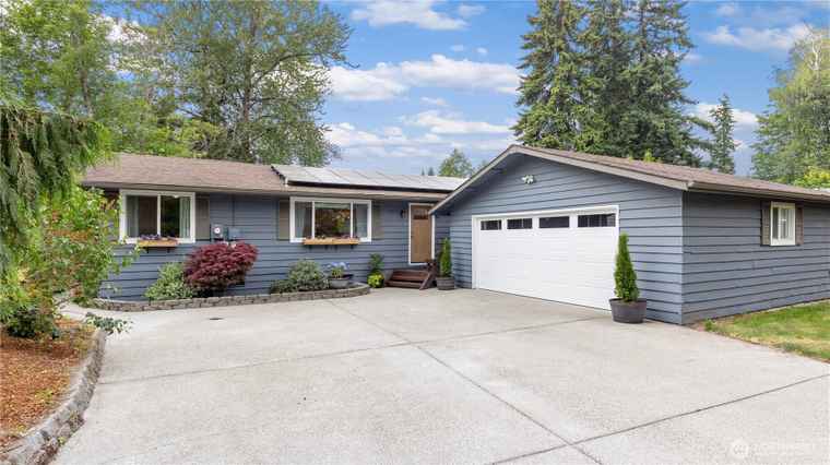 Photo of 17212 Spruce Way Lynnwood, WA 98037